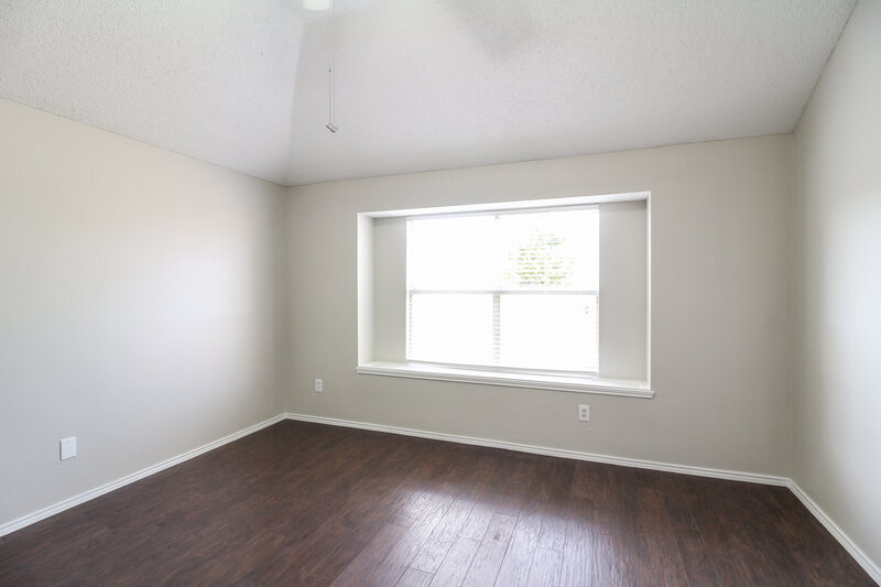 2,565/Mo, 6612 Wicklow St Arlington, TX 76002 Master Bedroom View 3