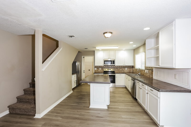 2,115/Mo, 2732 Maegen Cir Fort Worth, TX 76112 Kitchen View