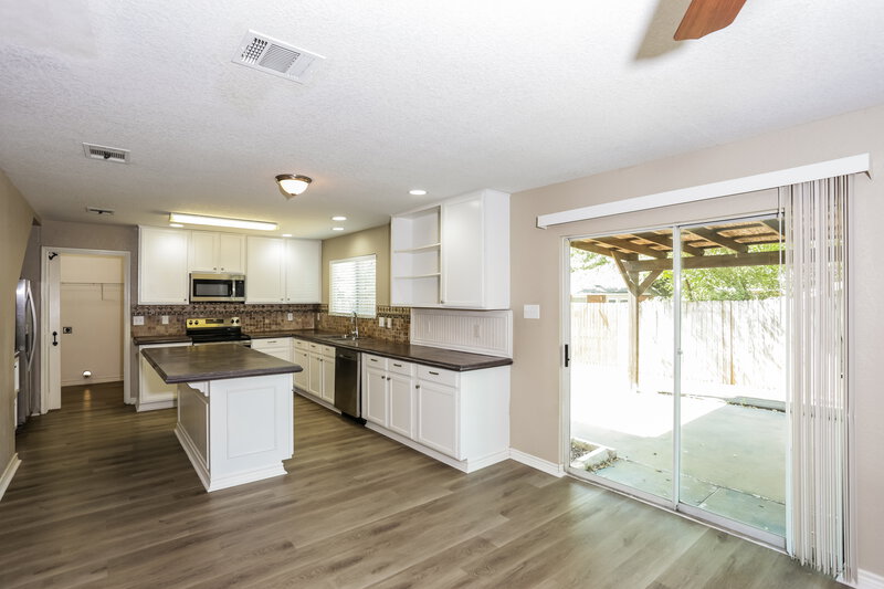 2,115/Mo, 2732 Maegen Cir Fort Worth, TX 76112 Kitchen View 2
