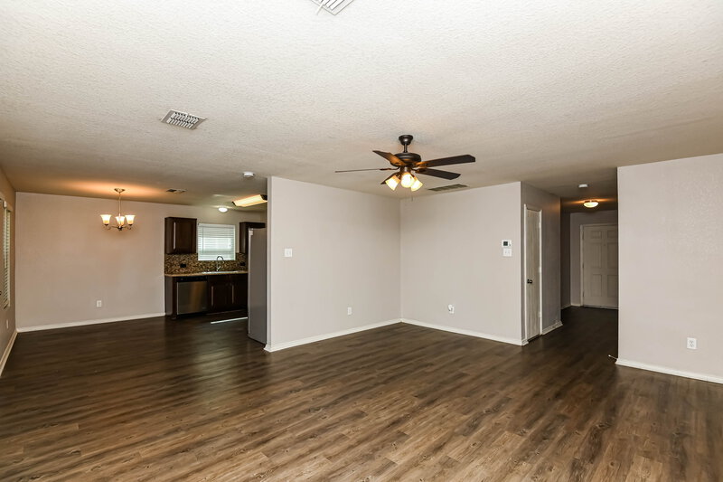 1,865/Mo, 5848 Parkview Hills Ln Fort Worth, TX 76179 Living Room View 2