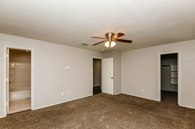 1,865/Mo, 5848 Parkview Hills Ln Fort Worth, TX 76179 Main Bedroom View 2