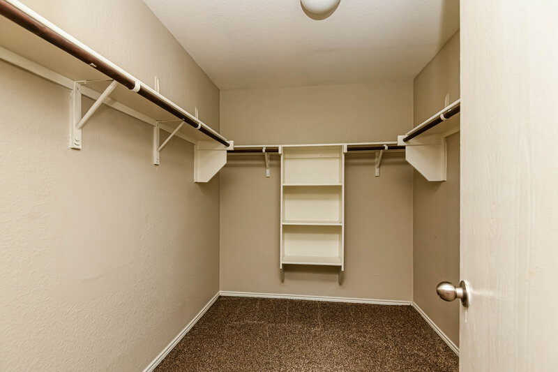 1,865/Mo, 5848 Parkview Hills Ln Fort Worth, TX 76179 Walk In Closet View