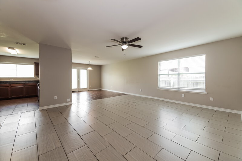 2,030/Mo, 2033 Pine Knot Dr Heartland, TX 75126 Living Room View