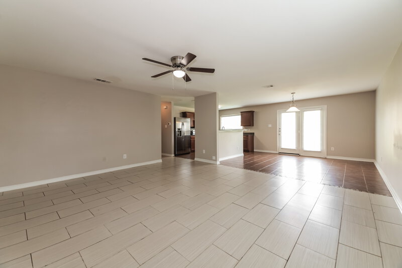 2,030/Mo, 2033 Pine Knot Dr Heartland, TX 75126 Living Room View 2