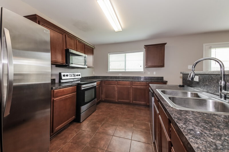 2,030/Mo, 2033 Pine Knot Dr Heartland, TX 75126 Kitchen View