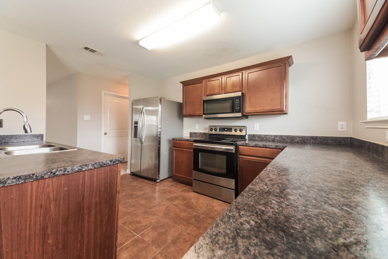 2,030/Mo, 2033 Pine Knot Dr Heartland, TX 75126 Kitchen View 2