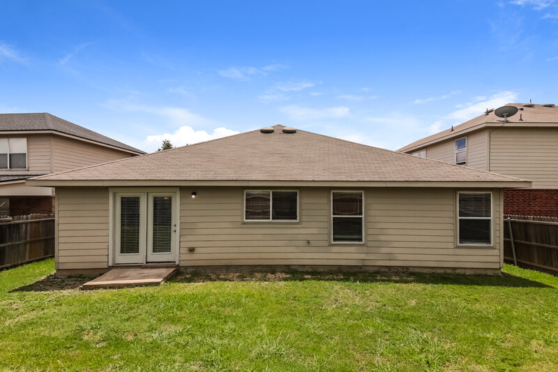 2,030/Mo, 2033 Pine Knot Dr Heartland, TX 75126 Rear View