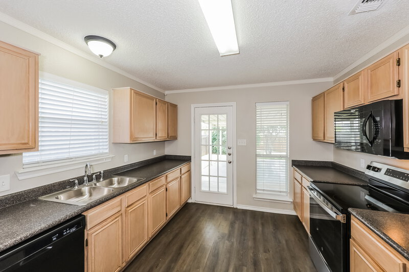 2,330/Mo, 10205 Pleasant Mound Dr Fort Worth, TX 76108 Kitchen View