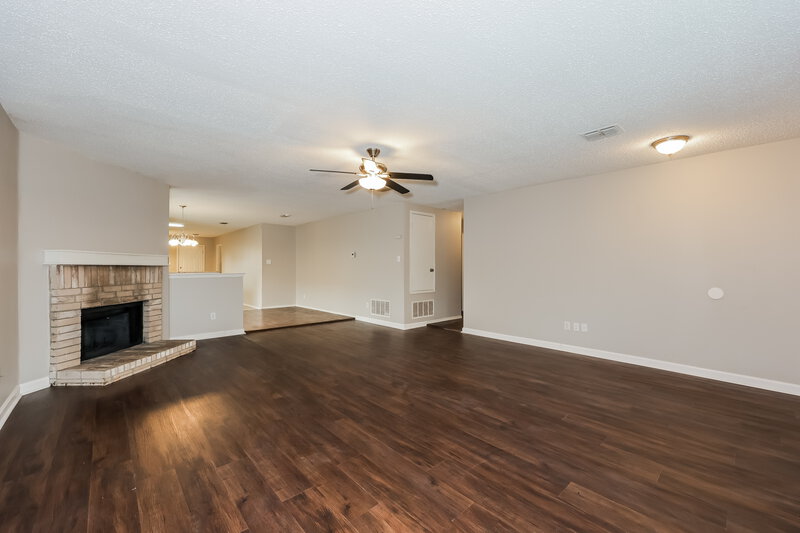 2,260/Mo, 8412 Seven Oaks Ln Denton, TX 76210 Living Room View 3