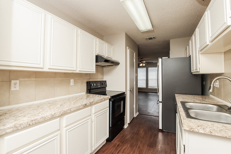 1,915/Mo, 12248 Ortega St Dallas, TX 75253 Kitchen View 2