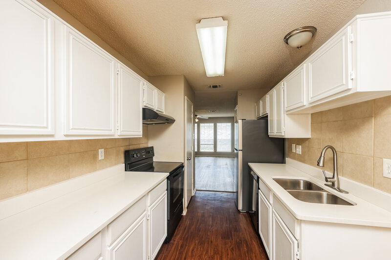 1,945/Mo, 12248 Ortega St Dallas, TX 75253 Kitchen View 2
