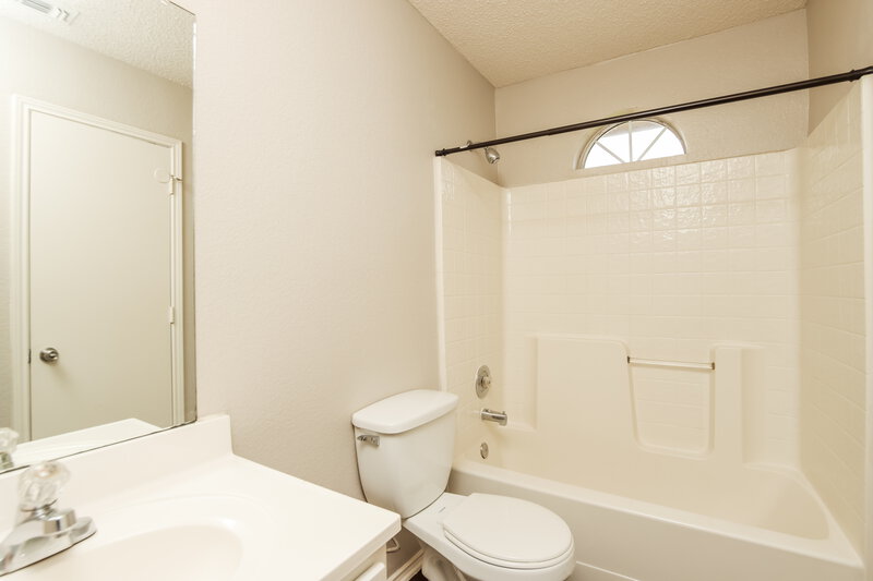 1,915/Mo, 12248 Ortega St Dallas, TX 75253 Main Bathroom View