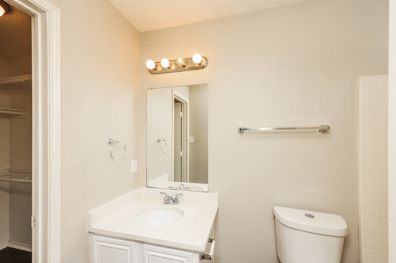 1,945/Mo, 12248 Ortega St Dallas, TX 75253 Main Bathroom View