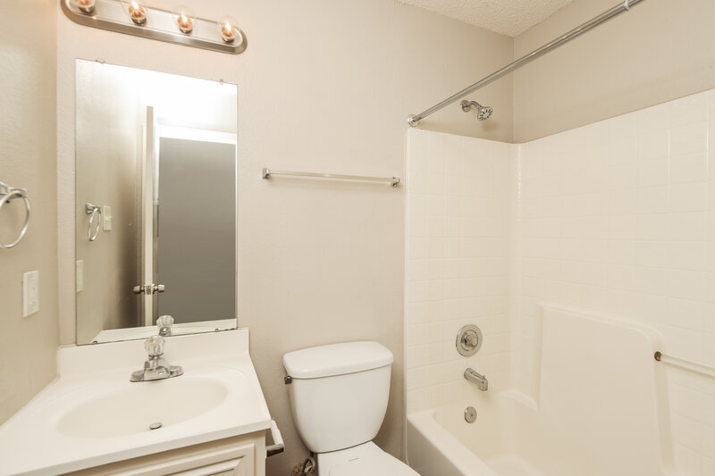 1,915/Mo, 12248 Ortega St Dallas, TX 75253 Bathroom View