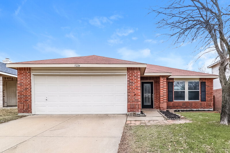 2,180/Mo, 5224 Bedfordshire Dr Fort Worth, TX 76135 External View