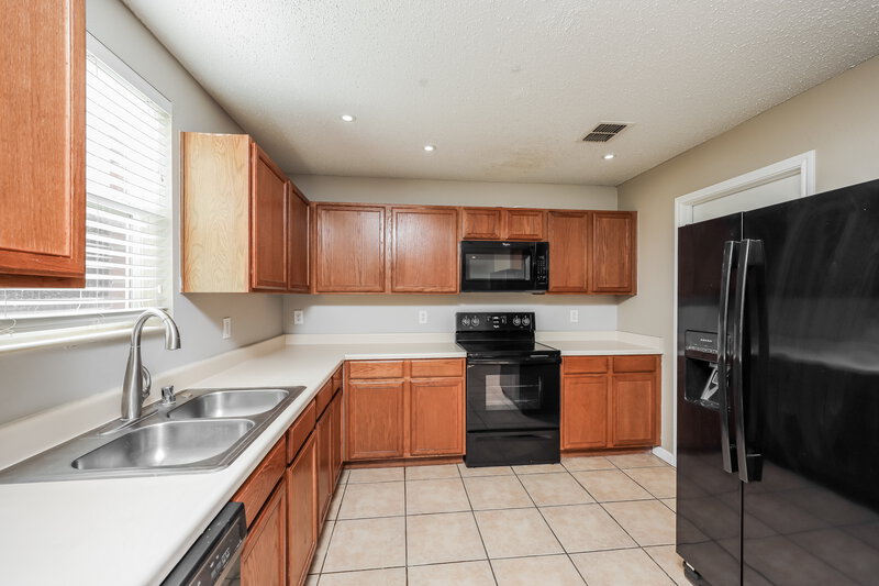 2,240/Mo, 1720 Carolina Ridge Way Justin, TX 76247 Kitchen View 2