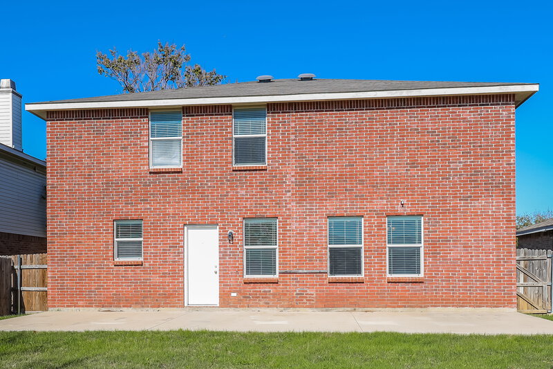 2,240/Mo, 1720 Carolina Ridge Way Justin, TX 76247 Rear View