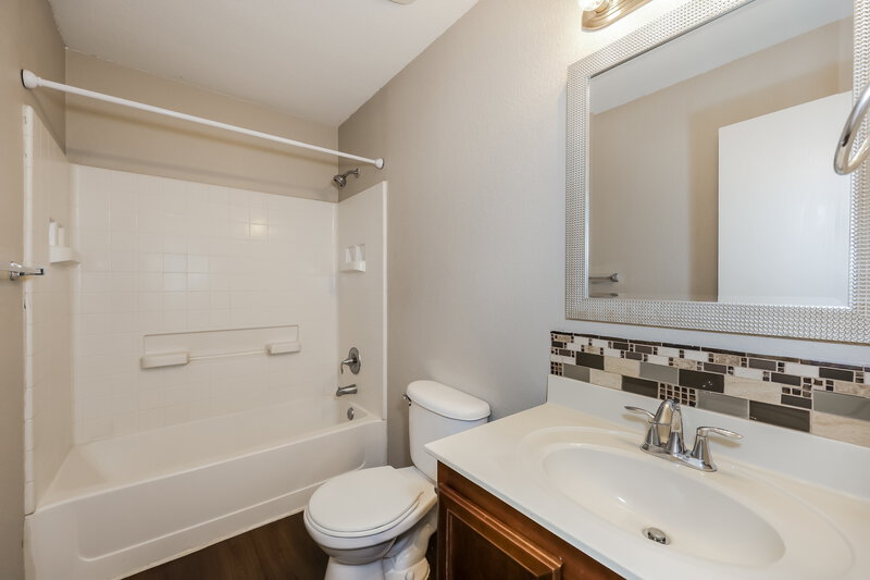 2,090/Mo, 8321 Cutter Hill Ave Fort Worth, TX 76134 Bathroom View