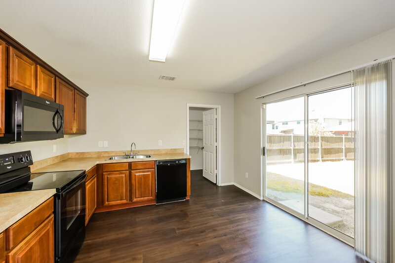 1,950/Mo, 312 Fawn Hill Dr Fort Worth, TX 76134 Kitchen View 2