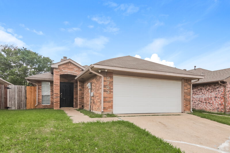 1,915/Mo, 9723 Pinehurst Ln Dallas, TX 75227 Front View