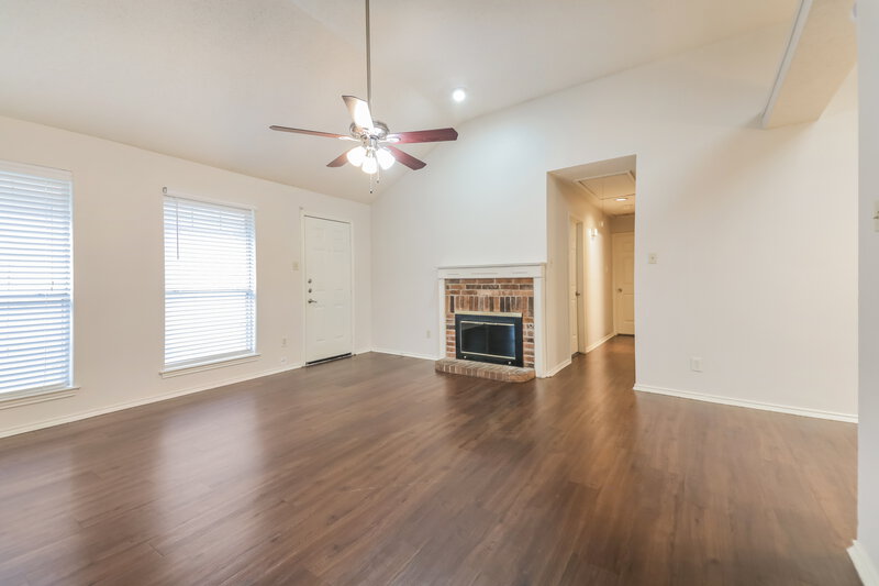 1,915/Mo, 9723 Pinehurst Ln Dallas, TX 75227 Living Room View 3