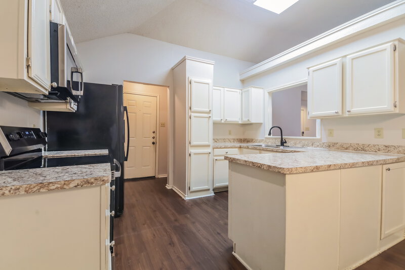 1,915/Mo, 9723 Pinehurst Ln Dallas, TX 75227 Kitchen View