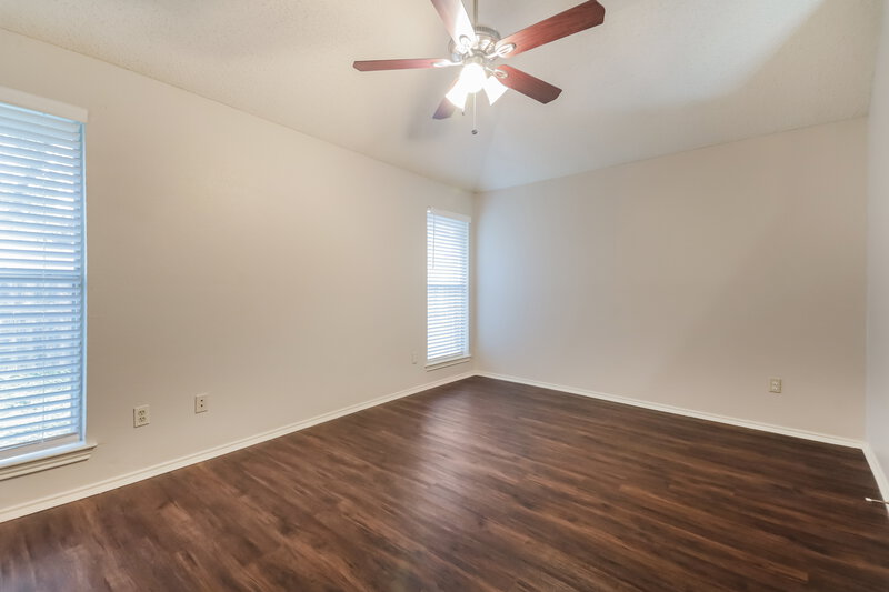 1,915/Mo, 9723 Pinehurst Ln Dallas, TX 75227 Main Bedroom View
