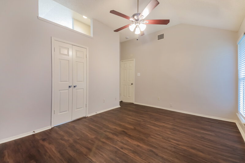 1,915/Mo, 9723 Pinehurst Ln Dallas, TX 75227 Main Bedroom View 2