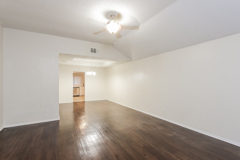 1,915/Mo, 2946 Lawndale Dr Lancaster, TX 75134 Living Room View