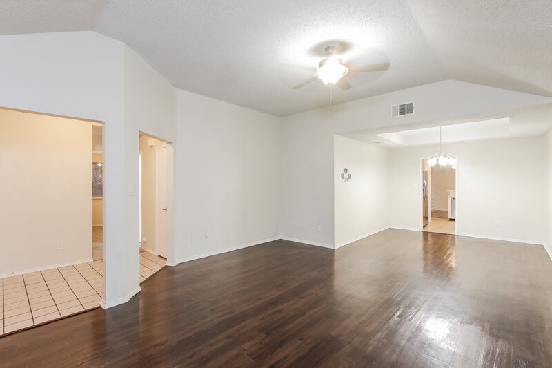 1,915/Mo, 2946 Lawndale Dr Lancaster, TX 75134 Living Room View 2
