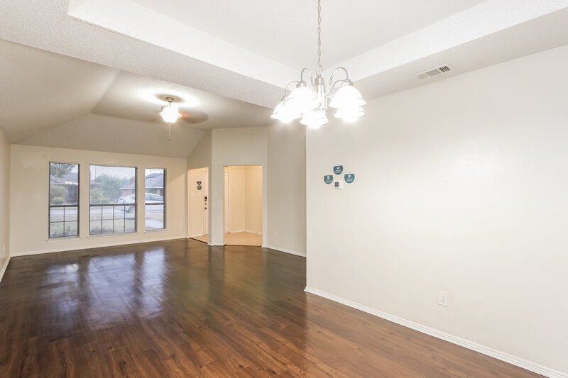 1,915/Mo, 2946 Lawndale Dr Lancaster, TX 75134 Dining Room View