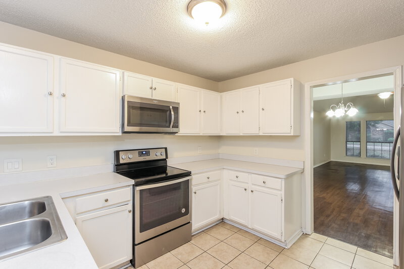 1,915/Mo, 2946 Lawndale Dr Lancaster, TX 75134 Kitchen View 2