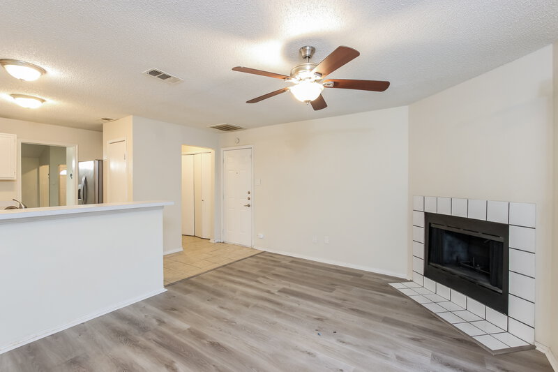 1,915/Mo, 2946 Lawndale Dr Lancaster, TX 75134 Family Room View