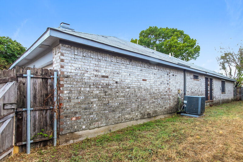 1,915/Mo, 2946 Lawndale Dr Lancaster, TX 75134 Rear View