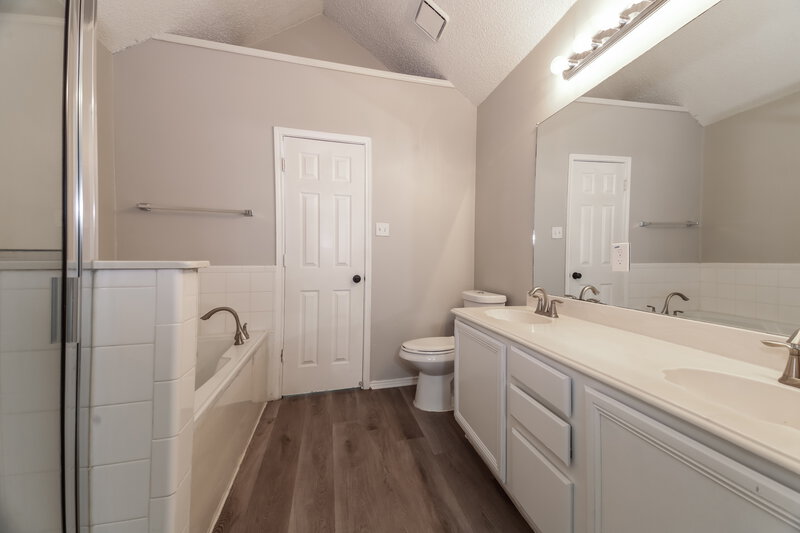 1,885/Mo, 5360 Waterford Dr Mesquite, TX 75150 Main Bathroom View
