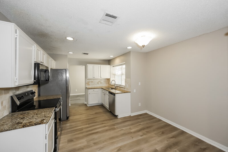 2,320/Mo, 930 Danforth Pl Arlington, TX 76017 Kitchen View 2