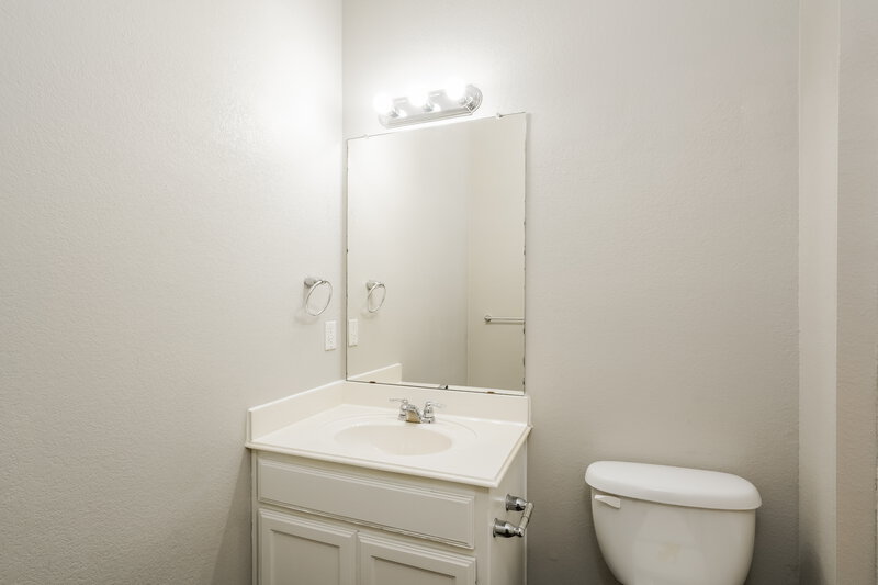 2,325/Mo, 12124 Rowsley Ln Burleson, TX 76028 Bathroom View