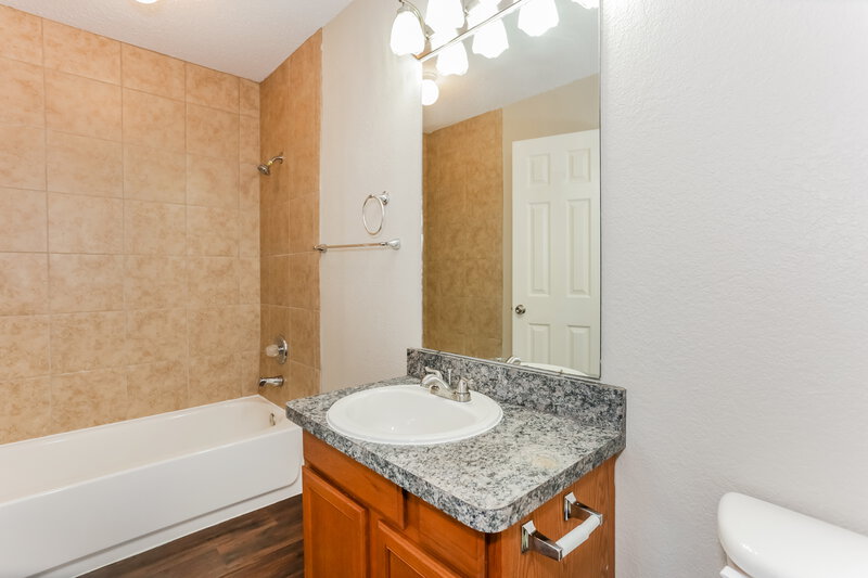 2,210/Mo, 10229 Dawson Trl Fort Worth, TX 76108 Bathroom View 2