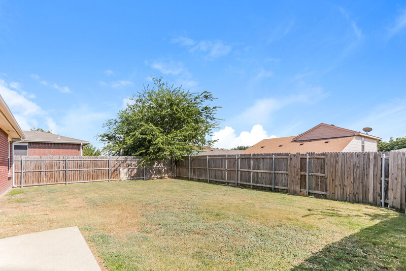 2,210/Mo, 10229 Dawson Trl Fort Worth, TX 76108 Backyard View