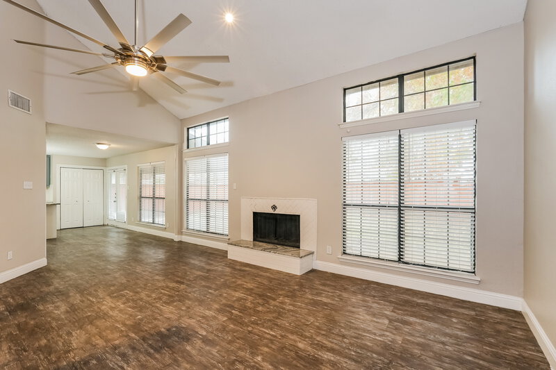 3,630/Mo, 3104 Clovermeadow Dr Fort Worth, TX 76123 Living Room View 2