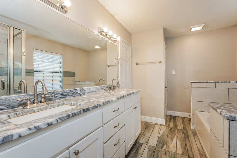 3,630/Mo, 3104 Clovermeadow Dr Fort Worth, TX 76123 Main Bathroom View