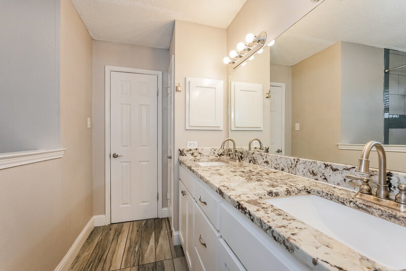 3,630/Mo, 3104 Clovermeadow Dr Fort Worth, TX 76123 Bathroom View