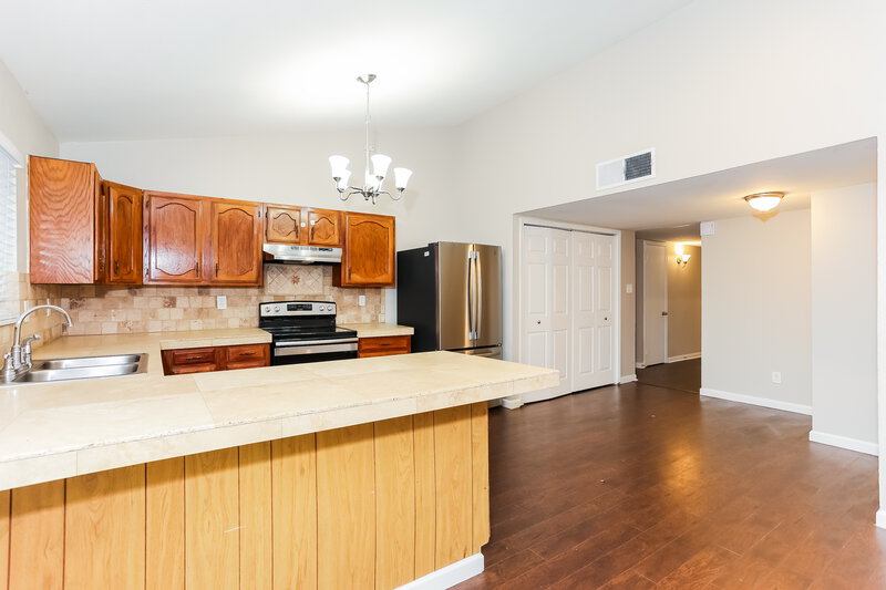 2,365/Mo, 1509 Lewis Trl Grand Prairie, TX 75052 Kitchen View