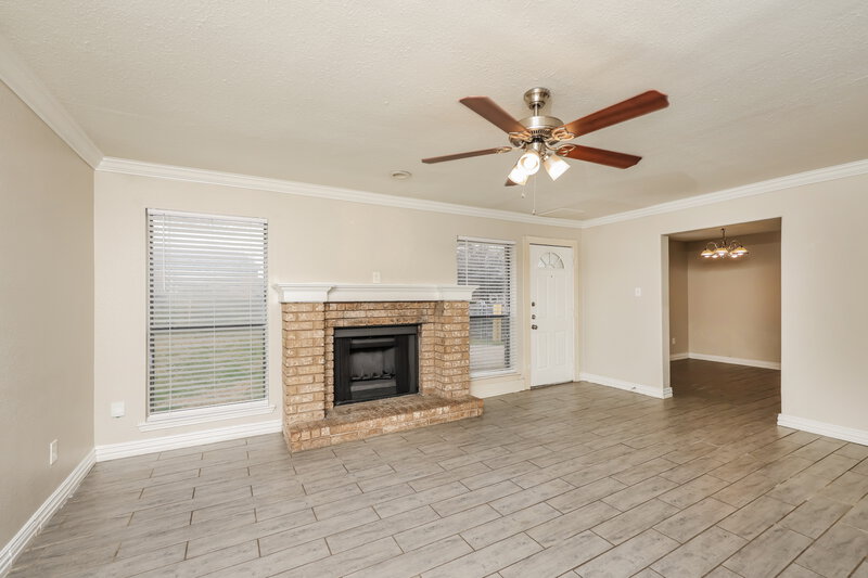 2,210/Mo, 216 Mesa Wood Dr Glenn Heights, TX 75154 Living Room View 2