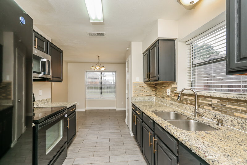 2,210/Mo, 216 Mesa Wood Dr Glenn Heights, TX 75154 Kitchen View