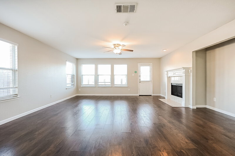 2,215/Mo, 609 Snowy Orchid Ln Desoto, TX 75115 Living Room View