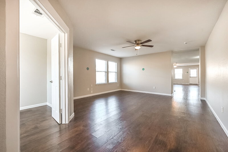 2,215/Mo, 609 Snowy Orchid Ln Desoto, TX 75115 Family Room View