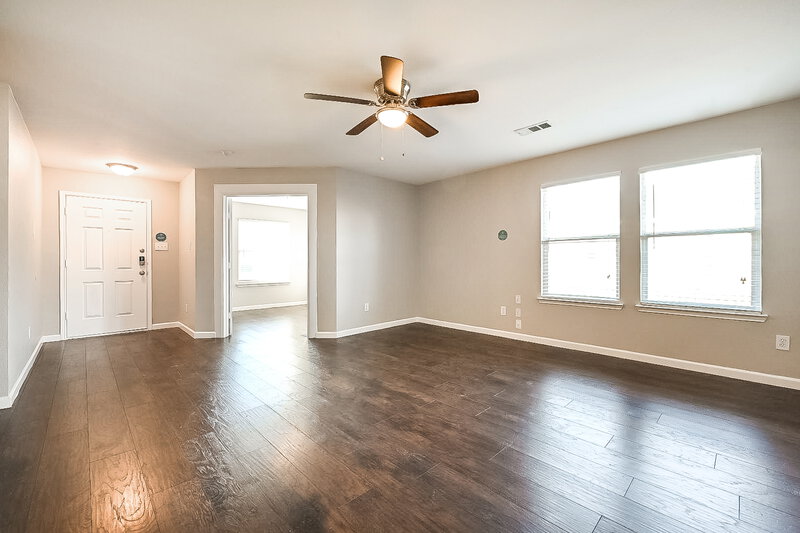 2,215/Mo, 609 Snowy Orchid Ln Desoto, TX 75115 Family Room View 2