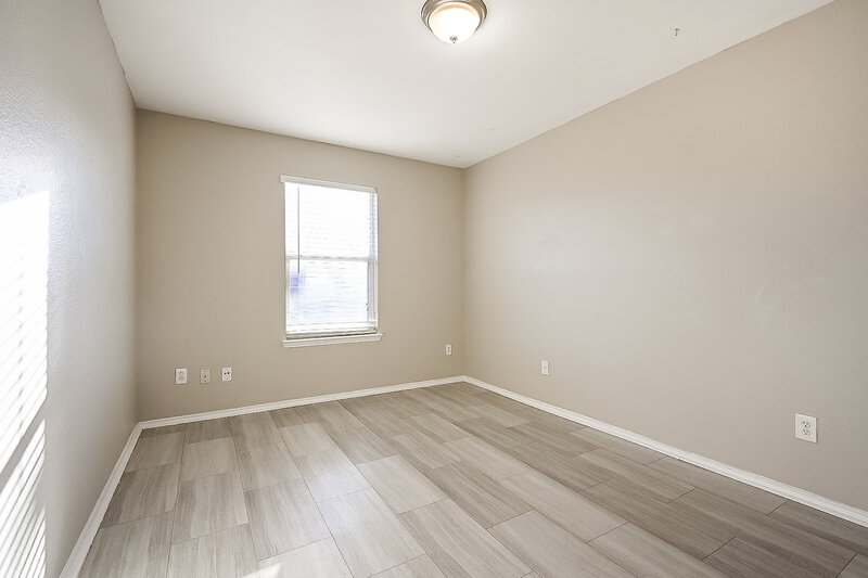 2,215/Mo, 609 Snowy Orchid Ln Desoto, TX 75115 Bedroom View 2