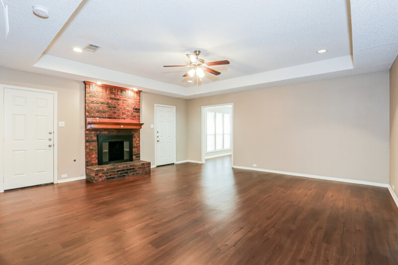 2,140/Mo, 849 Woodridge Cir Desoto, TX 75115 Living Room View 2